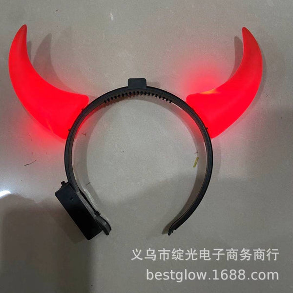 The manufacturer produces the battery box on the side of the side, the luminous horn head band, the flash luminous horn head buckle headband.