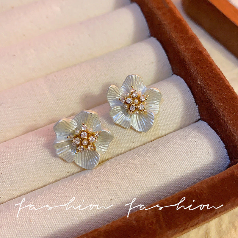 Unique elegant diamond-studded white gardenia stud earrings - exquisite, high-end, minimalist, and personalized. new trendy winter 2025 collection