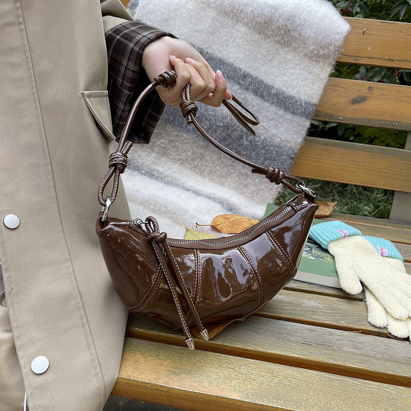 Cross-border textured crescent bag 2025 winter new women's bag niche design shoulder bag simple retro messenger bag tide