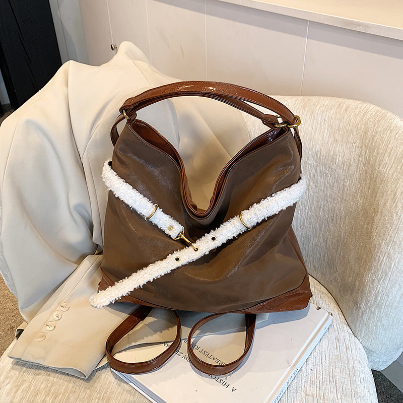 European and American retro large-capacity backpack women's 2025 autumn and winter new fashion casual shoulder bag commuter messenger bag bag