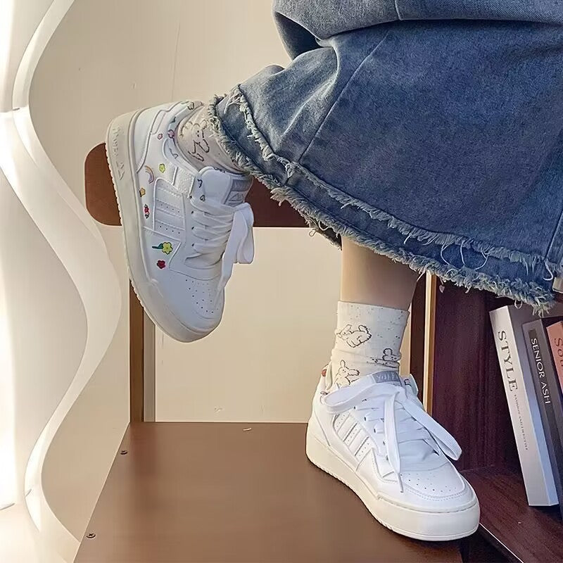 Women's white sneakers - spring 2026 new collection: student style, chunky sole, versatile athletic shoes with graffiti design - trendy & instagrammable