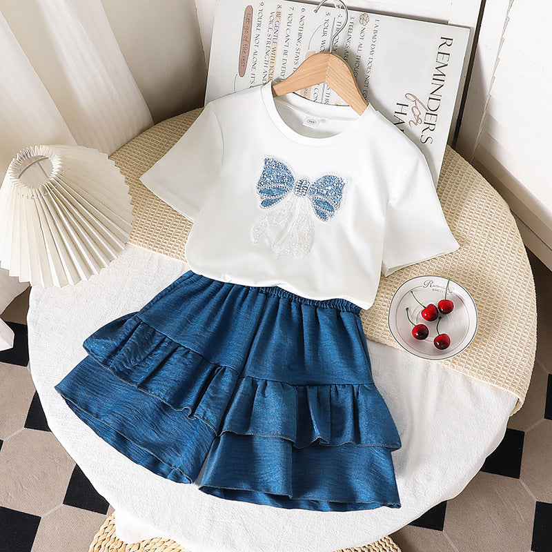 Girls' summer outfit: new fashionable design with pearl bow short-sleeve top and ruffle wide-leg shorts (size 26)