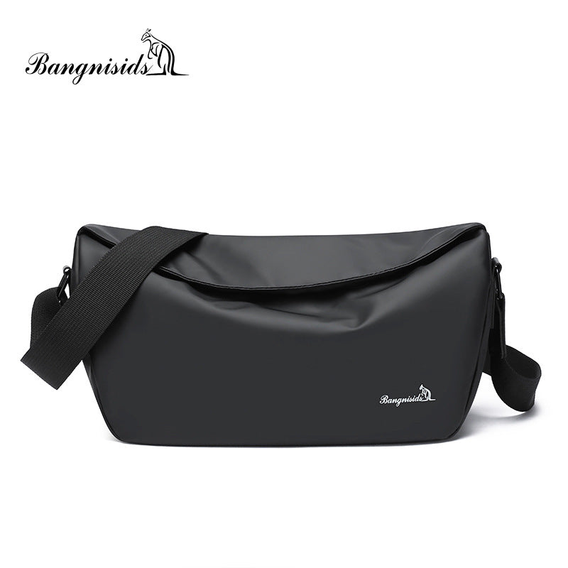 Spring new models, men's black shoulder bag, fashionable and simple, solid color versatile, large-capacity messenger bag, sports bag.