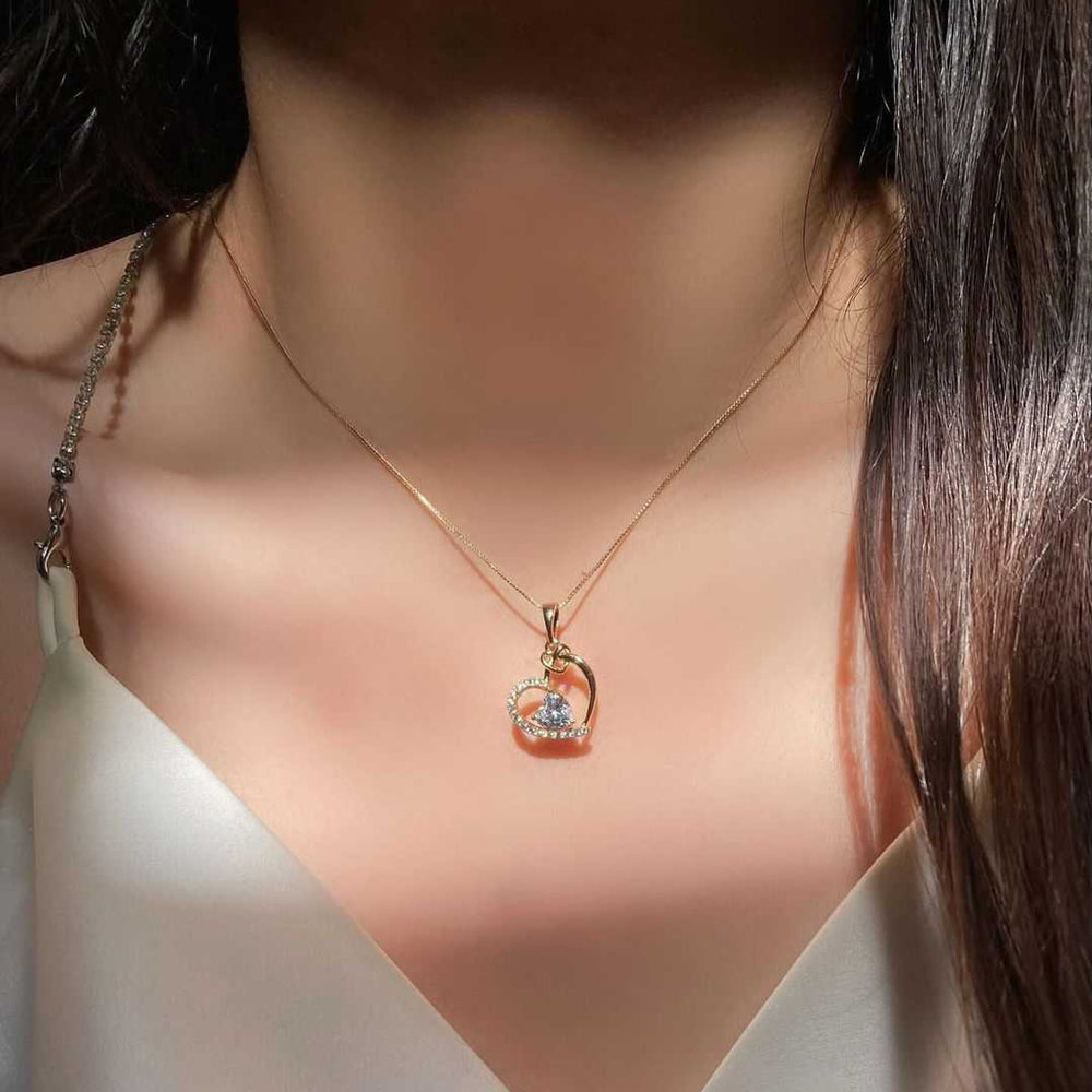 European and american cross-border e-commerce new jewelry: autumn/winter fashionable and versatile diamond-studded pendant, personalized heart and letter necklace for women