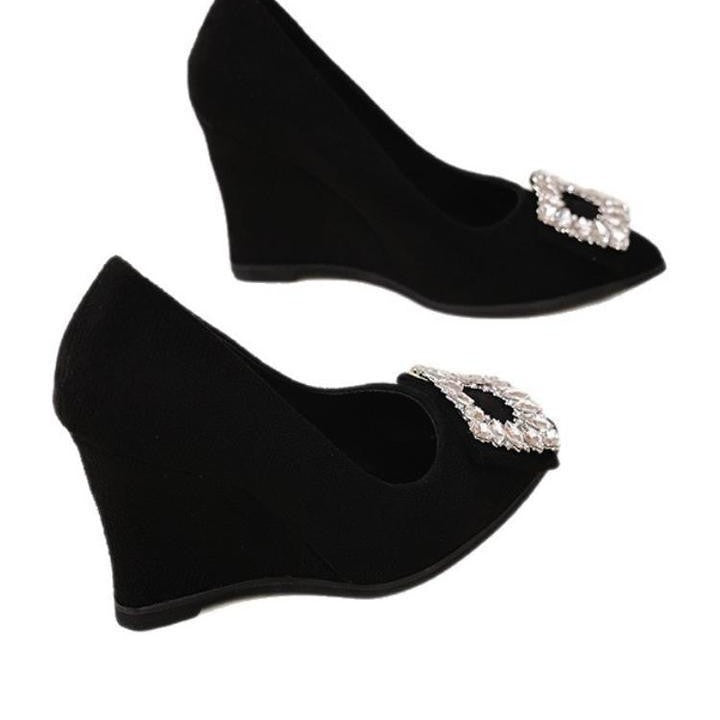 Niche wedge heel flats for women, new spring/summer 2025 collection. stylish pointed-toe, low-cut, comfortable work shoes that won't tire your feet. high heels for women