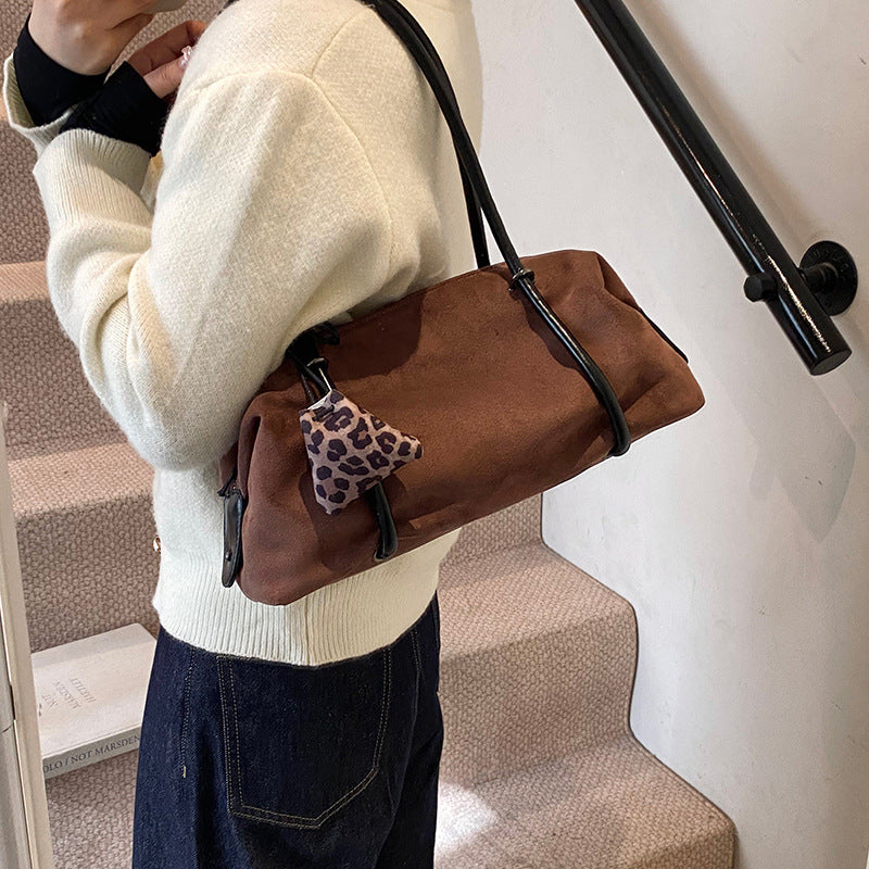 Retro niche portable commuter bag women's autumn and winter 2025 new fashion suede underarm bag large capacity backpack