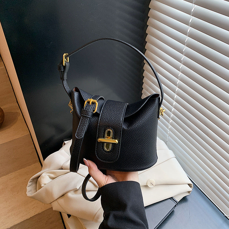 Cross-border high-end niche bag women's summer 2025 new fashion messenger bag Korean version casual portable bucket bag