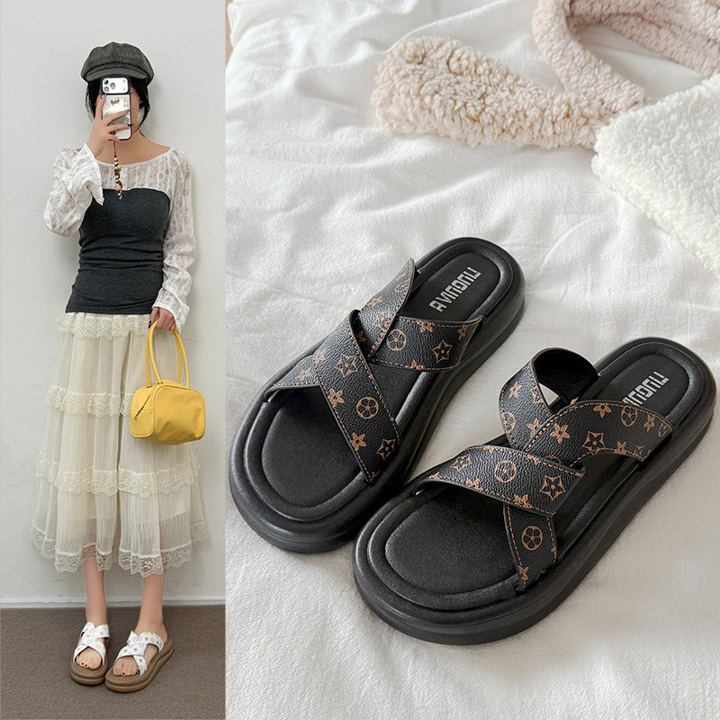 High-end trendy printed sandals and slippers for women, perfect for summer wear. roman-style, thick-soled, breathable, fashionable, versatile, and height-increasing flip-flops