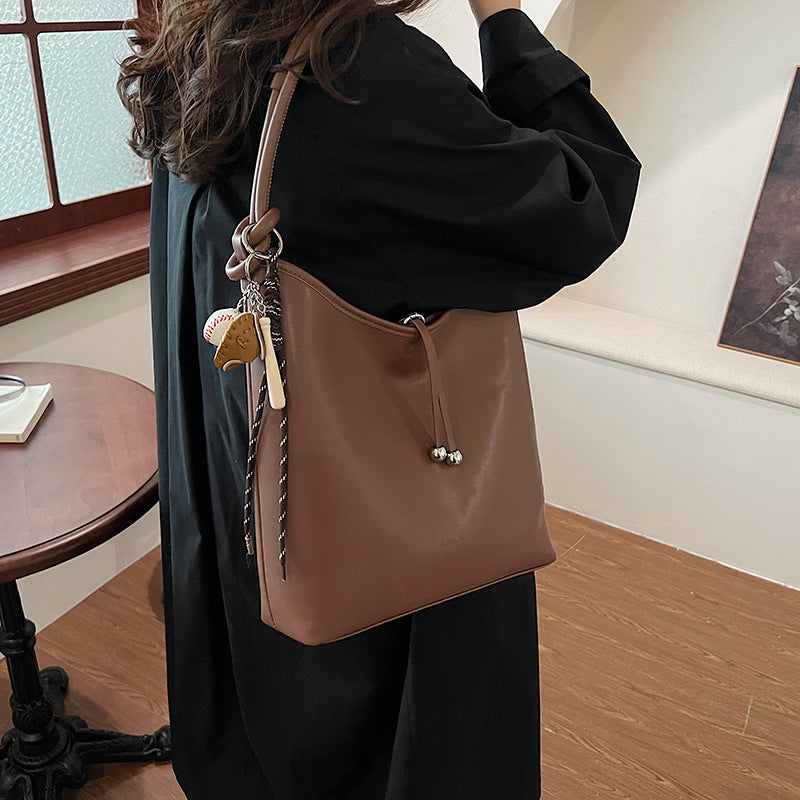 Retro bag women's large capacity 2025 new autumn and winter casual shoulder messenger bag versatile work commuter dumpling bag