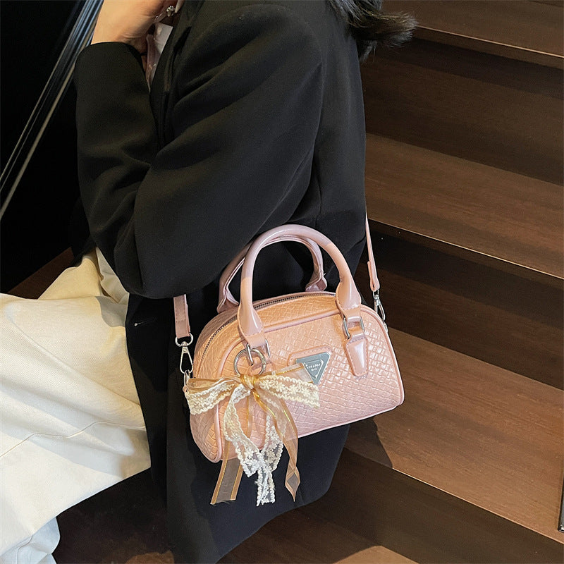 Retro small bag women 2025 new popular versatile messenger bag super fire portable bowling bag fashion shoulder bag