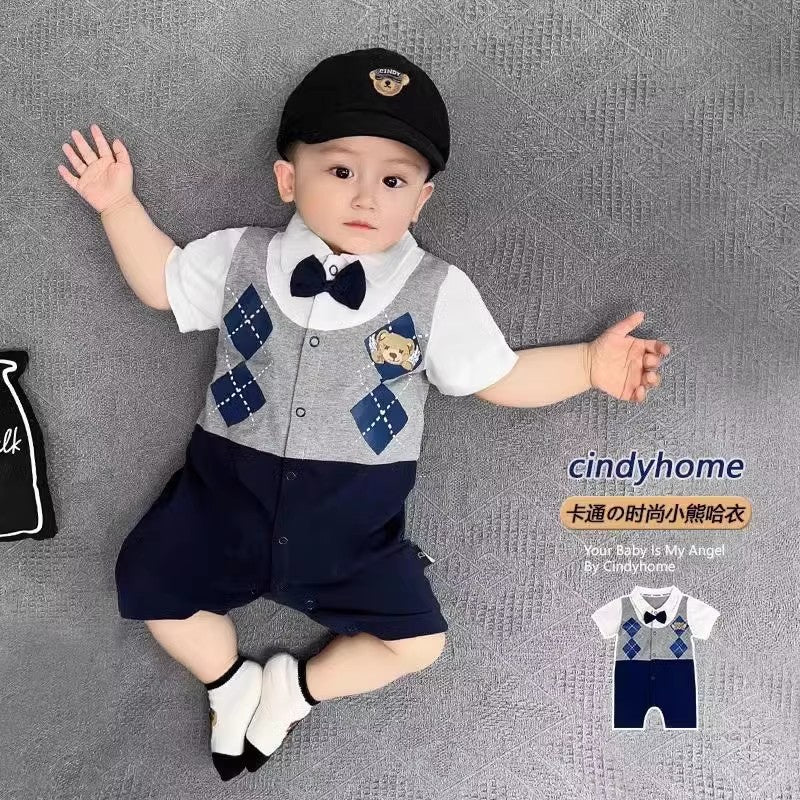Baby summer outfit: lightweight, stylish romper for newborns - quilted bear short-sleeve bodysuit in trendy collegiate style