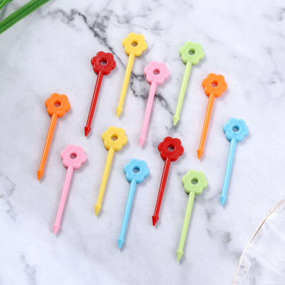 Japanese cartoon fruit picks creative children's food forks cake forks cute animal dessert forks plastic fruit forks