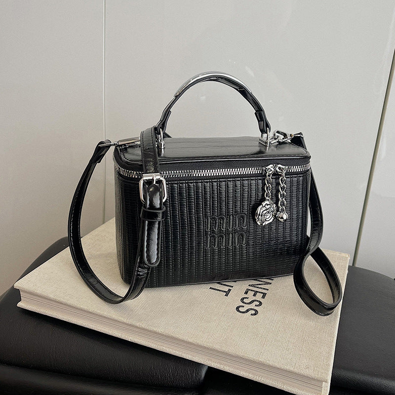 Simple casual messenger bag,  new fashion commuter trend box bag, Korean version of high-end versatile handbag