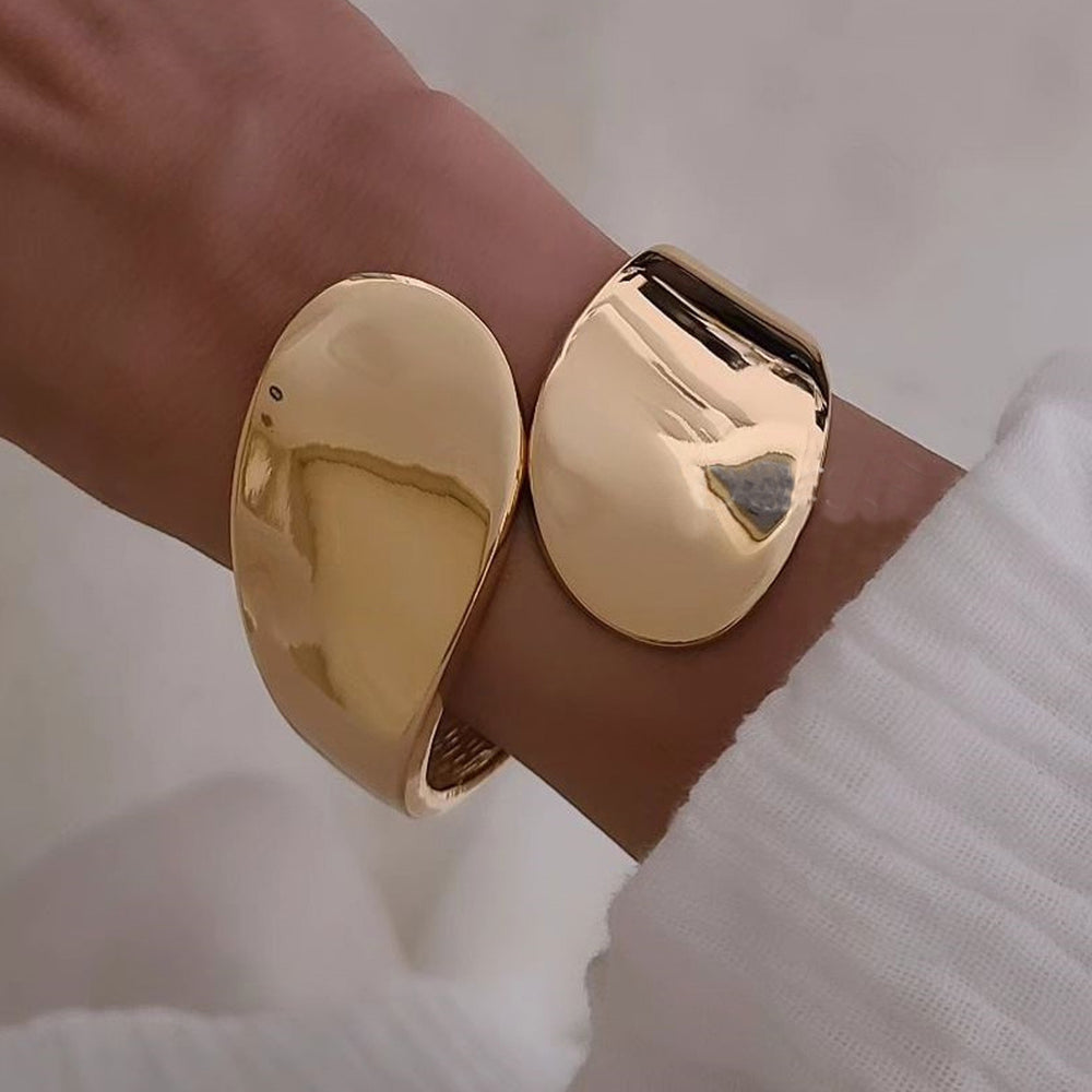 Wholesale glossy open bangle bracelets for the us and european cross-border e-commerce market. unique alloy bangles with an irregular design, perfect for women