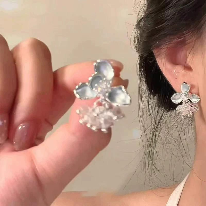 Spring break style white floral earrings - unique dopamine studs, niche design, versatile earrings
