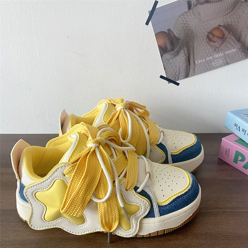 Women's white sneakers - new autumn 2026 collection: perfect with skirts, trendy & unique design, casual & versatile platform sneakers