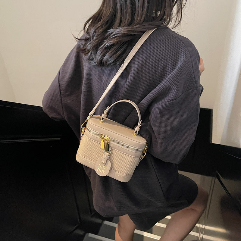 Retro versatile handbag, high-end simple box bag 2025 new trendy and popular messenger bag, niche shoulder bag