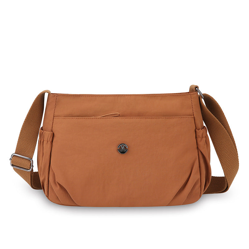 Simple new solid color shoulder bag women's light casual versatile outdoor small square bag fashionable commuter pleated messenger bag