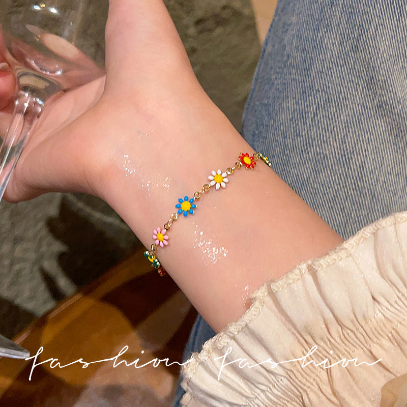 Dopamine-colored daisy necklace for women - trendy, unique design, choker style, versatile and chic