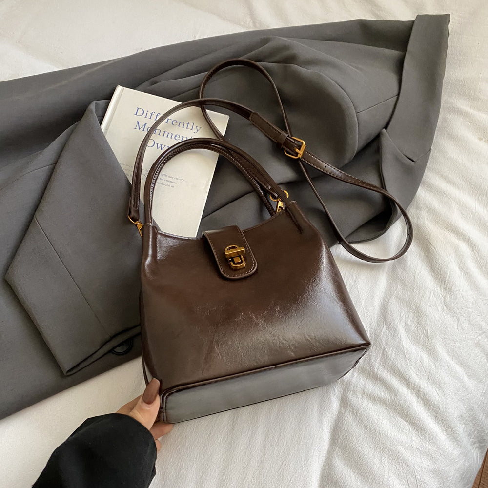 2025 fall/winter new women's bag: high-end small bag, vintage-inspired luxury handbag, versatile and stylish commuter bag
