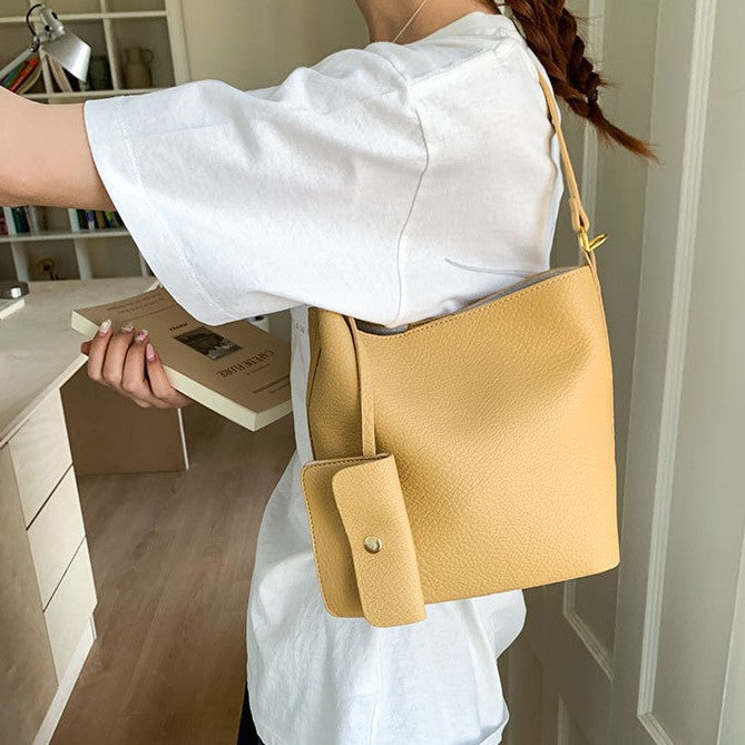 Retro bucket bag women's 2025 new fashion lychee pattern large capacity commuting shoulder bag fashionable literary and artistic child and mother bag