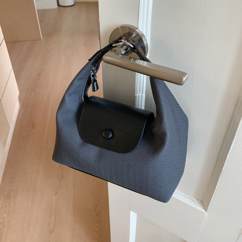 Foreign trade is popular this year, handheld small bags for women 2025 new fashion shoulder dumpling bags, commuter messenger bags to work