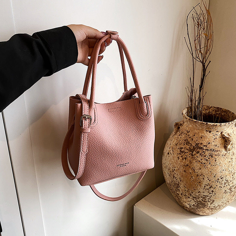 Casual fashion shoulder bag  new high-end simple commuter messenger bag Korean version niche versatile handbag