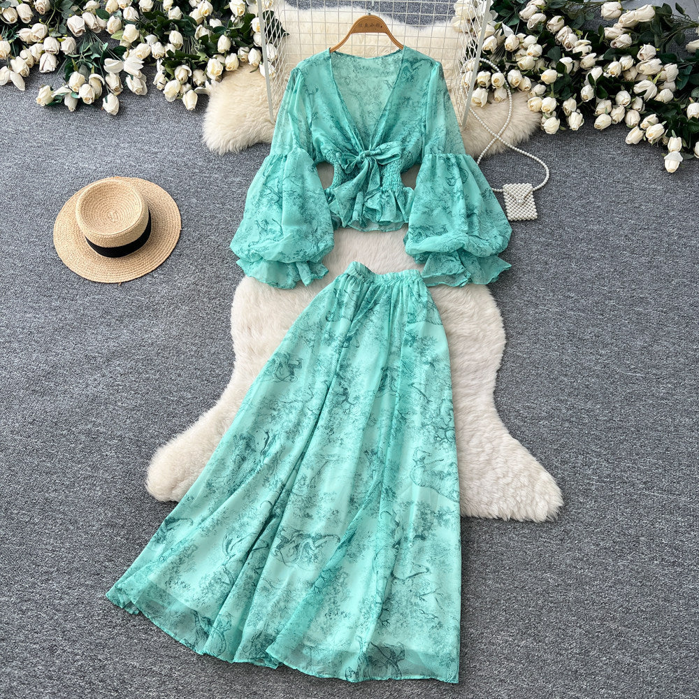French romantic floral print two-piece set for women - autumn collection, high-end v-neck, cinched waist, mesh midi skirt outfit