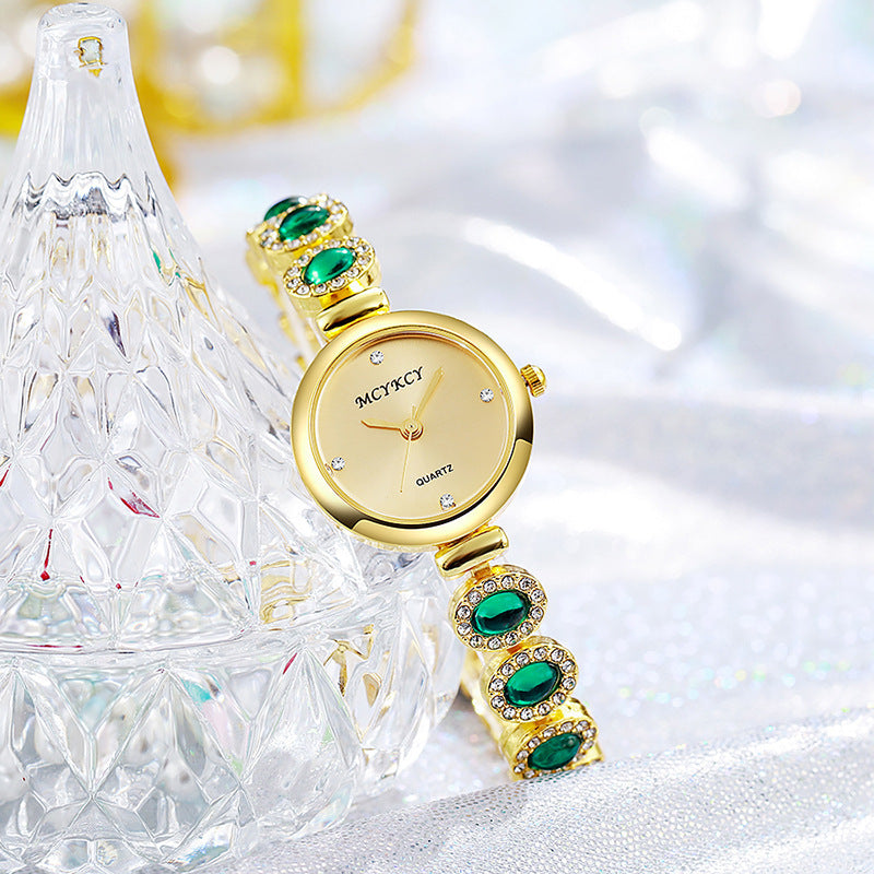 Mcykcy small dial gold alloy bracelet light luxury wrist emerald with surface style medieval watch women's quartz