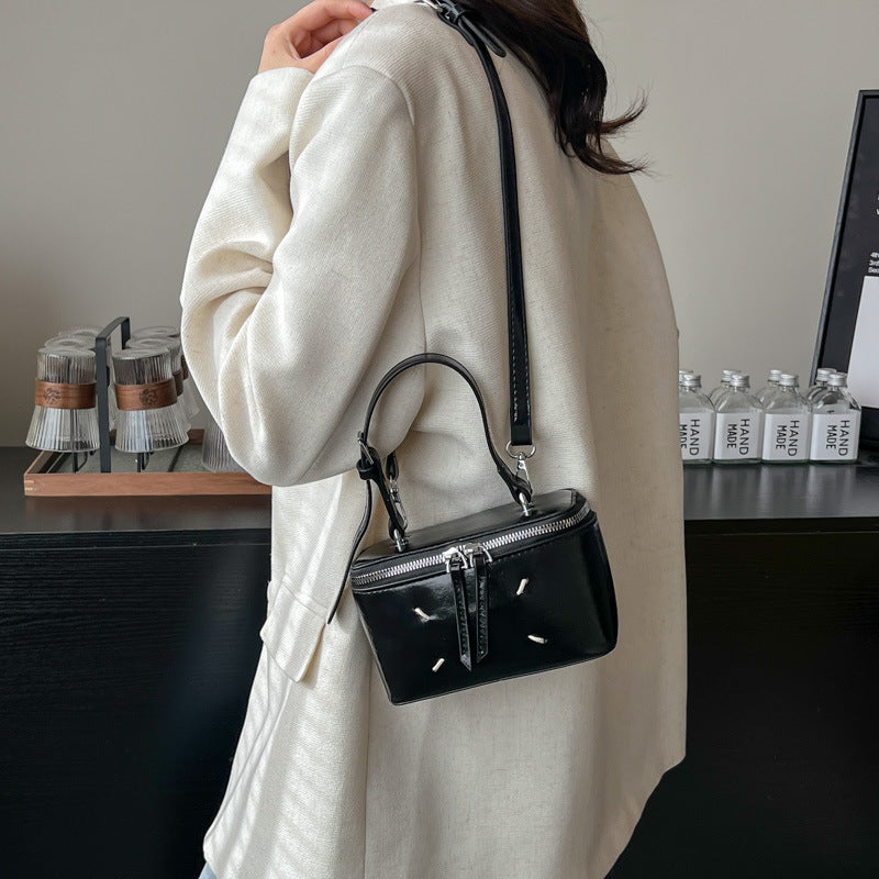 Fashion trendy portable bucket bag women's 2025 winter new simple casual shoulder bag high-end oblique span women's bag