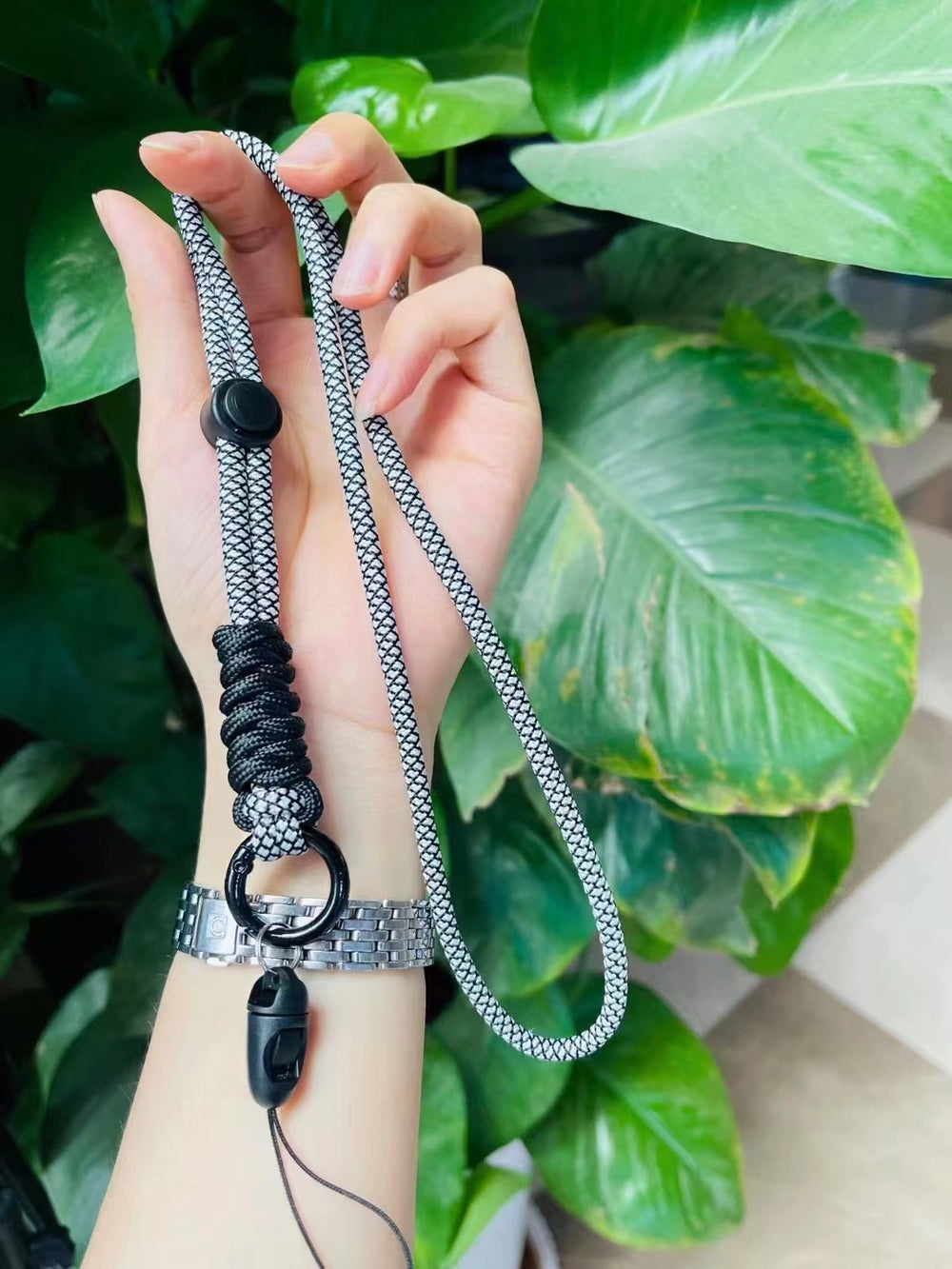 New arrival mobile phone contrast color lanyard halter anti-lost adjustable wrist rope keychain hand-woven rope two-color hand rope
