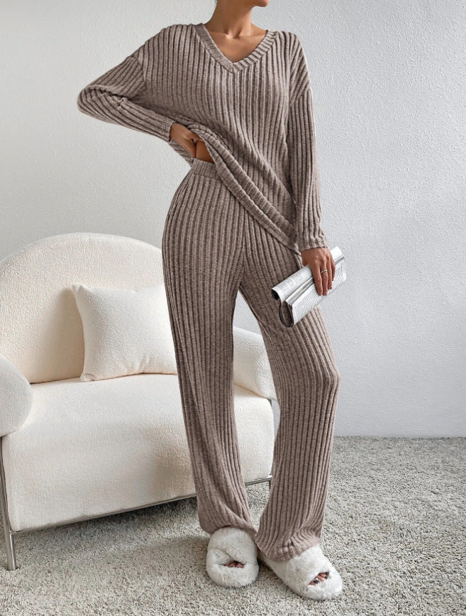 two-piece set for women,  autumn new collection: stylish and casual straight-leg pants with a chic, loose-fit v-neck ribbed knit top