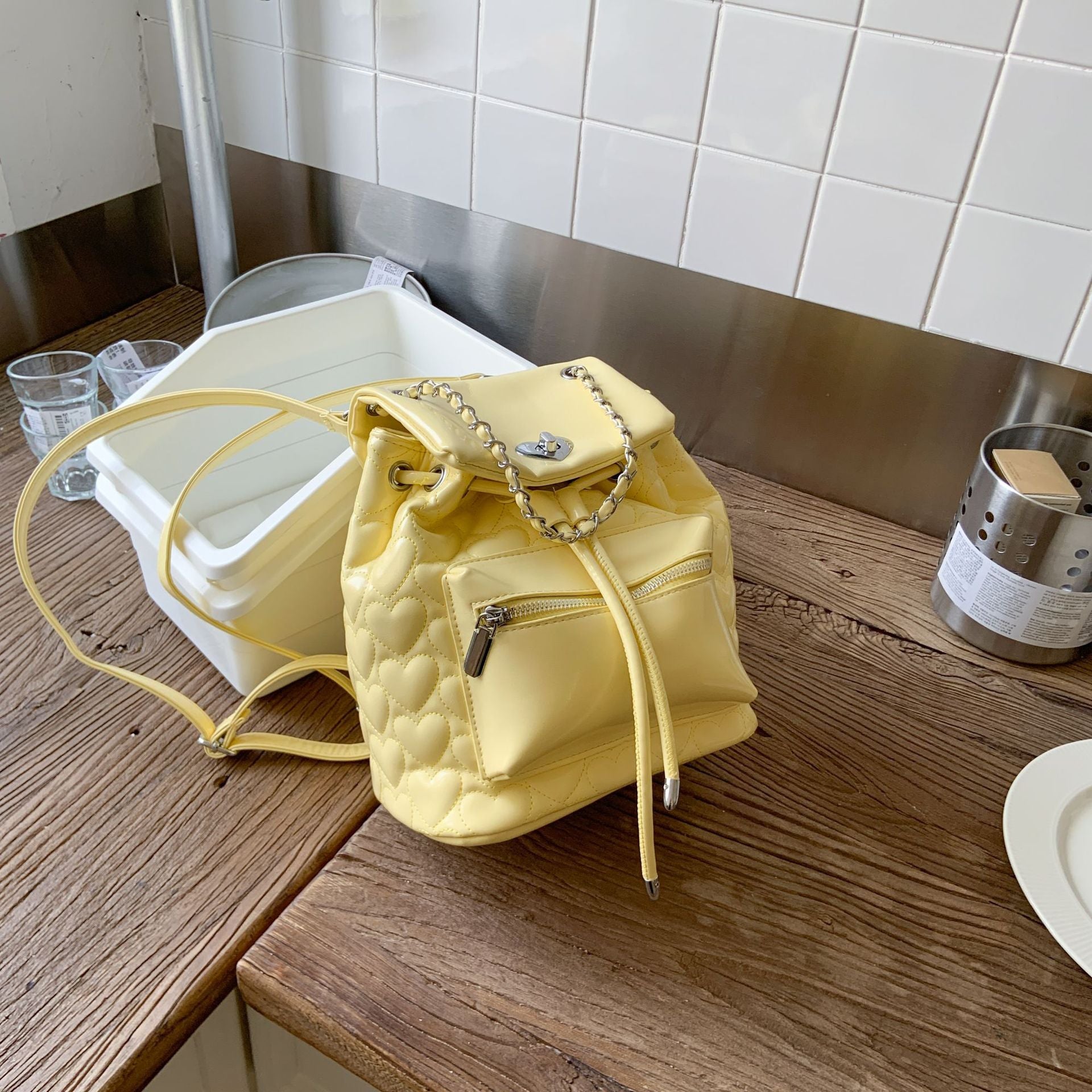 Niche texture backpack bag women's 2025 new student commuter backpack fashionable versatile ins fashionable bucket bag