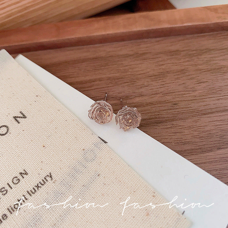 Simple, small, and subtly luxurious floral stud earrings – perfect for everyday wear, exquisitely versatile, and incredibly chic. wholesale options available for these ethereal, fresh, sweet, and elegant earrings