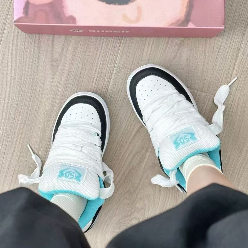 2025 black and white panda board shoes ins original niche lightning bread shoes casual versatile white shoes children