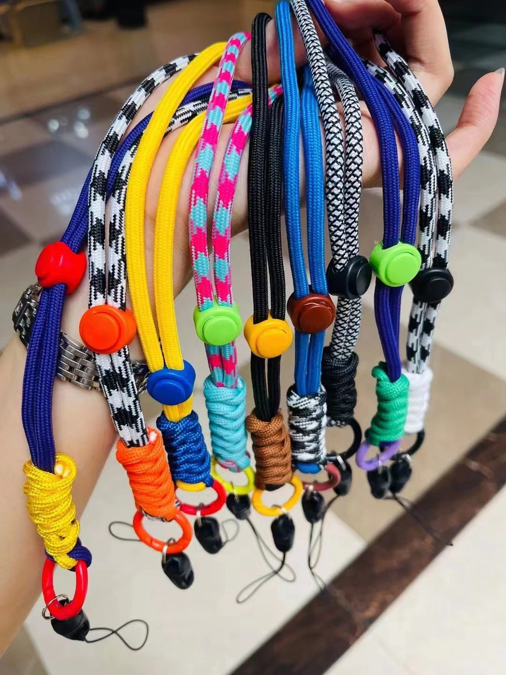New arrival mobile phone contrast color lanyard halter anti-lost adjustable wrist rope keychain hand-woven rope two-color hand rope