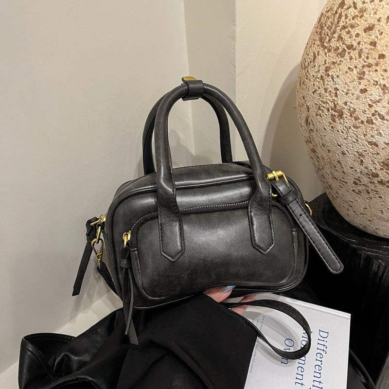 Retro niche handbag women's autumn and winter 2025 new simple commuter small square bag versatile simple messenger bag