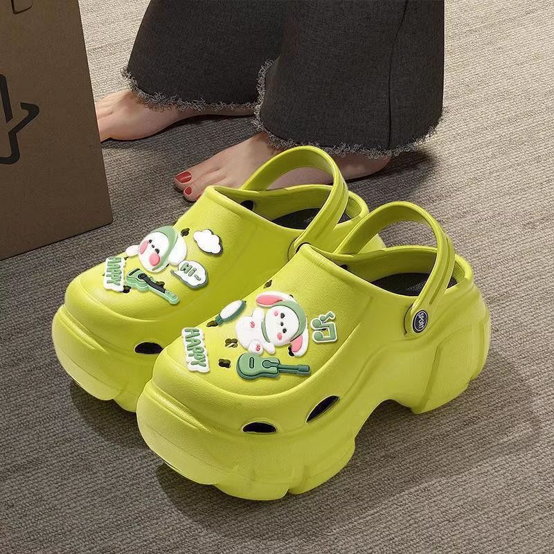Women's clogs - new 2024 summer collection: chunky sole, non-slip, trendy office-ready, height-increasing, closed-toe sandals for beach and everyday wear