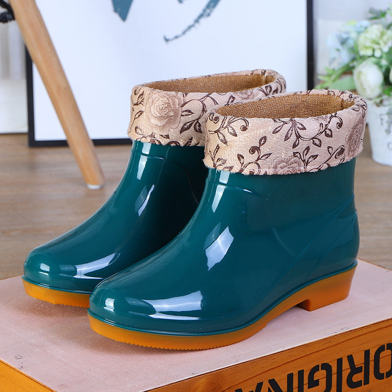 Wholesale women's safety short boots: low-cut, waterproof, non-slip rain boots for kitchen work, thickened and warm rain boots for adults