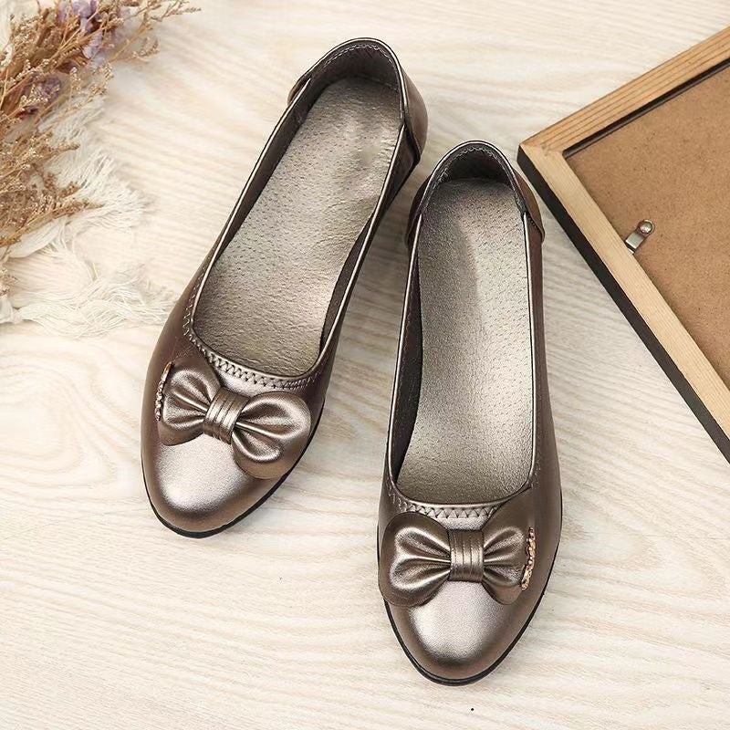 Comfortable leather shoes for middle-aged and elderly women - soft sole, flat, wear-resistant, waterproof, spring/autumn style - grandma shoes