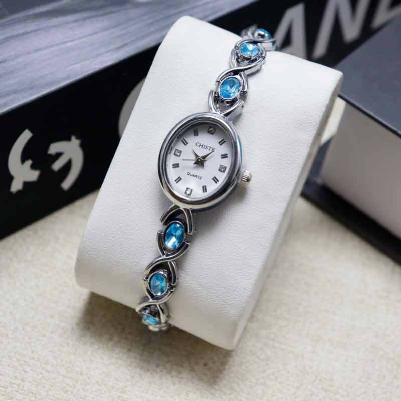 Used women's watch, elegant small gold watch, small dial, gold original design, accessible luxury, niche brand, chain strap, high-end wristwatch