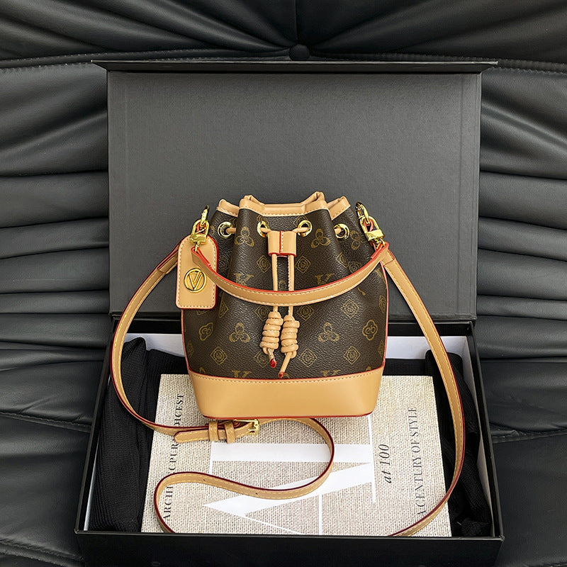 Cross-border women's fashion messenger bag new niche design drawstring bucket bag old flower women's bag commuter shoulder bag