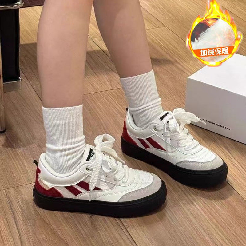 Women's fall/winter white sneakers: versatile chic niche style, 2026 new arrivals, perfect with wide-leg pants, athletic casual skate shoes