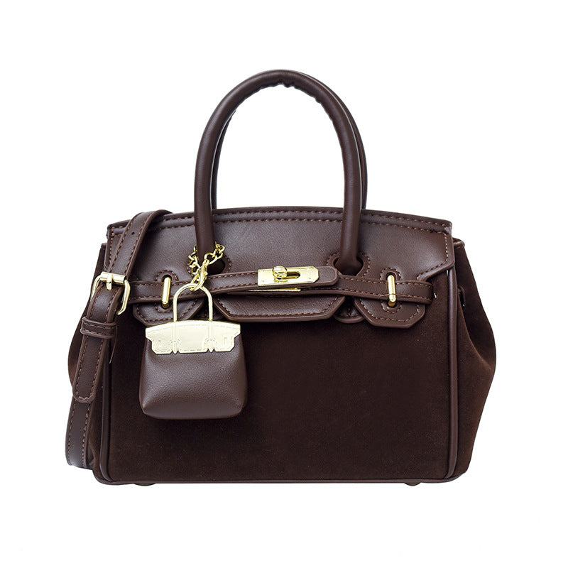 High-end women's bag, 2025 new arrival, vintage-inspired, niche design, lock closure bag, trendy and versatile for autumn, can be used as a shoulder bag, crossbody bag, or handbag