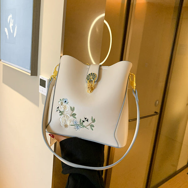 One-shoulder messenger bag women's large-capacity bucket bag Chinese style embroidery contrasting colors casual commuting autumn new bag women
