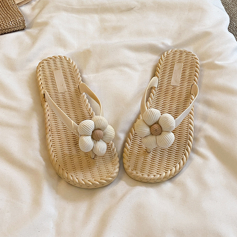 New lightweight women's flip-flops: beach-ready, odor-resistant, casual, stylish korean design with cute floral detail