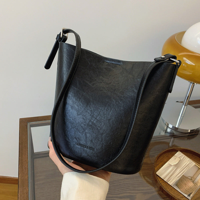 Retro niche design bag women's 2024 new simple messenger bag high-end fashion shoulder bucket bag