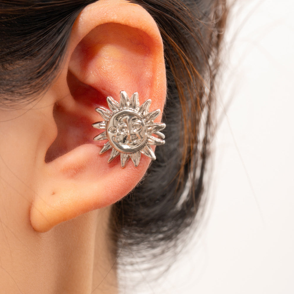Gold earrings wholesale 2025 new european and american cross-border alloy jewelry niche accessible luxury starfish earrings women's ear cuff