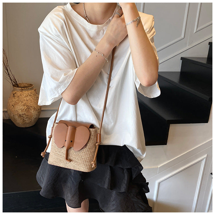 Cross-border large-capacity straw bag 2025 new summer versatile shoulder bag fashionable portable commuter bucket bag