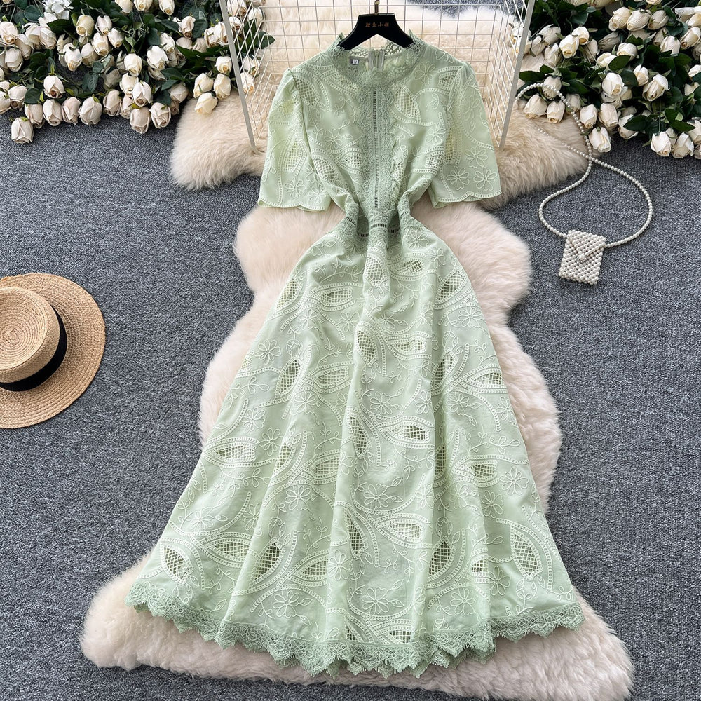 French high-end vintage embroidered cinched-waist short-sleeve dress - women's  summer slimming, elegant, and chic maxi dress